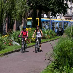 Vélo en ville ©Pictural - ADT